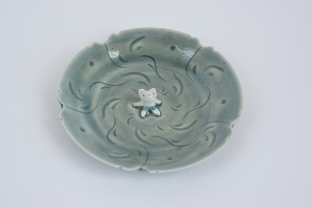 Decorative Plate With Mouse