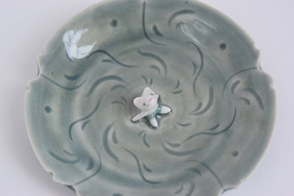 Decorative Plate With Mouse