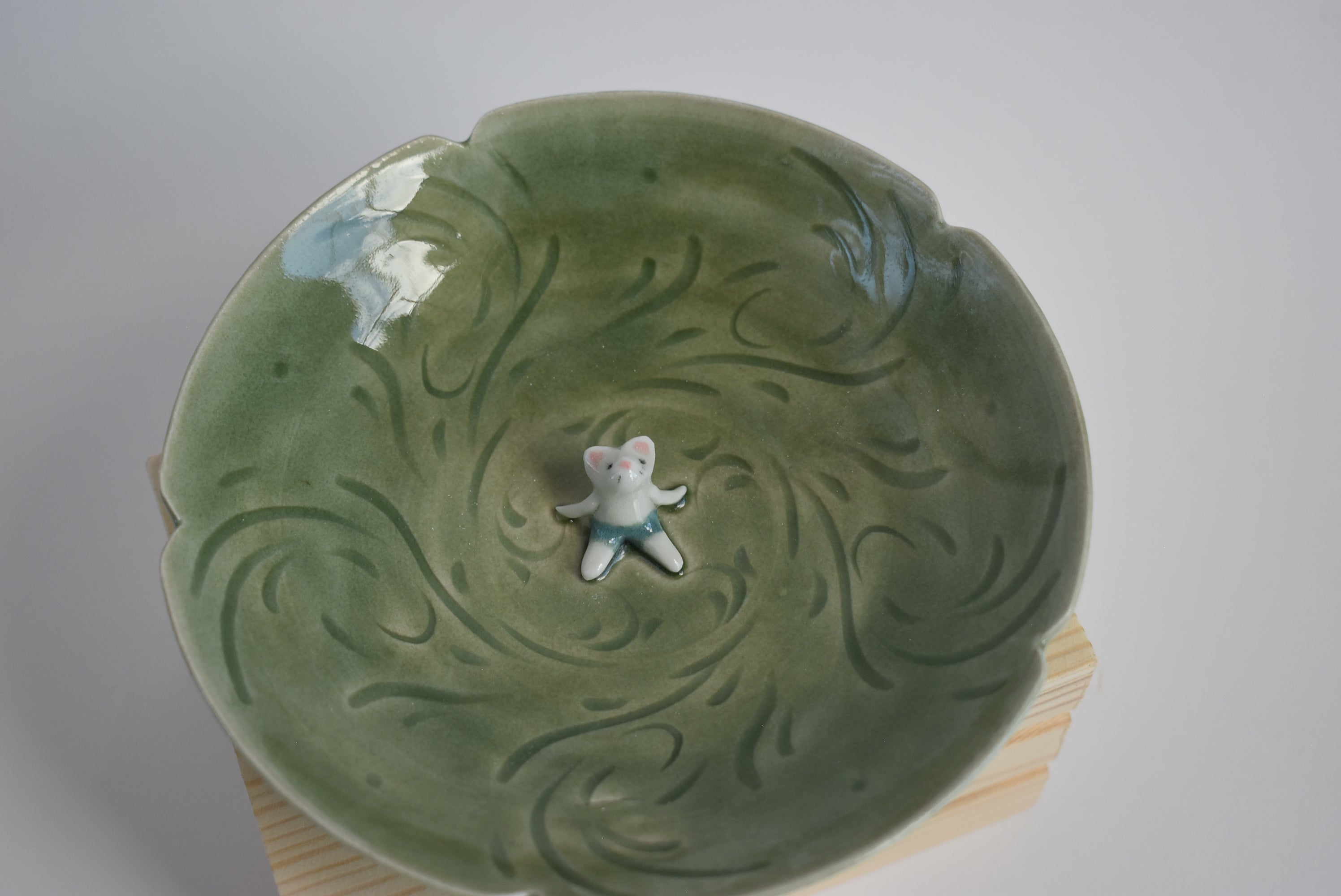 Trinket Dish with Mouse